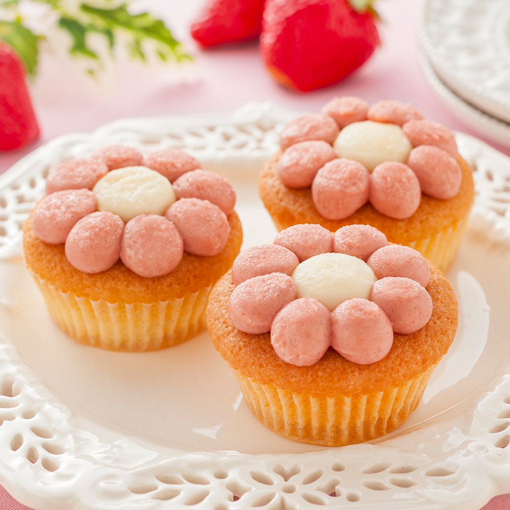 六本木アマンド　あまおう苺のフラワーケーキ