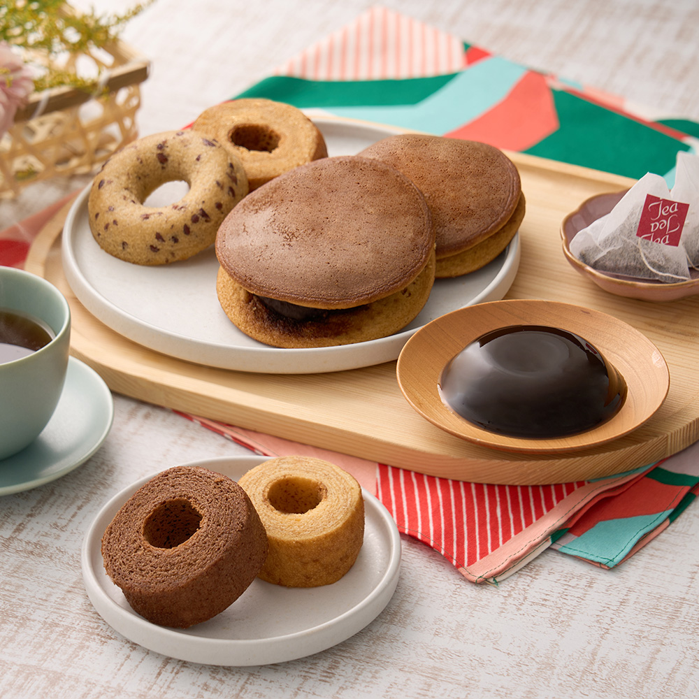 風呂敷で包んだ竹籠スイーツ　結びごころ