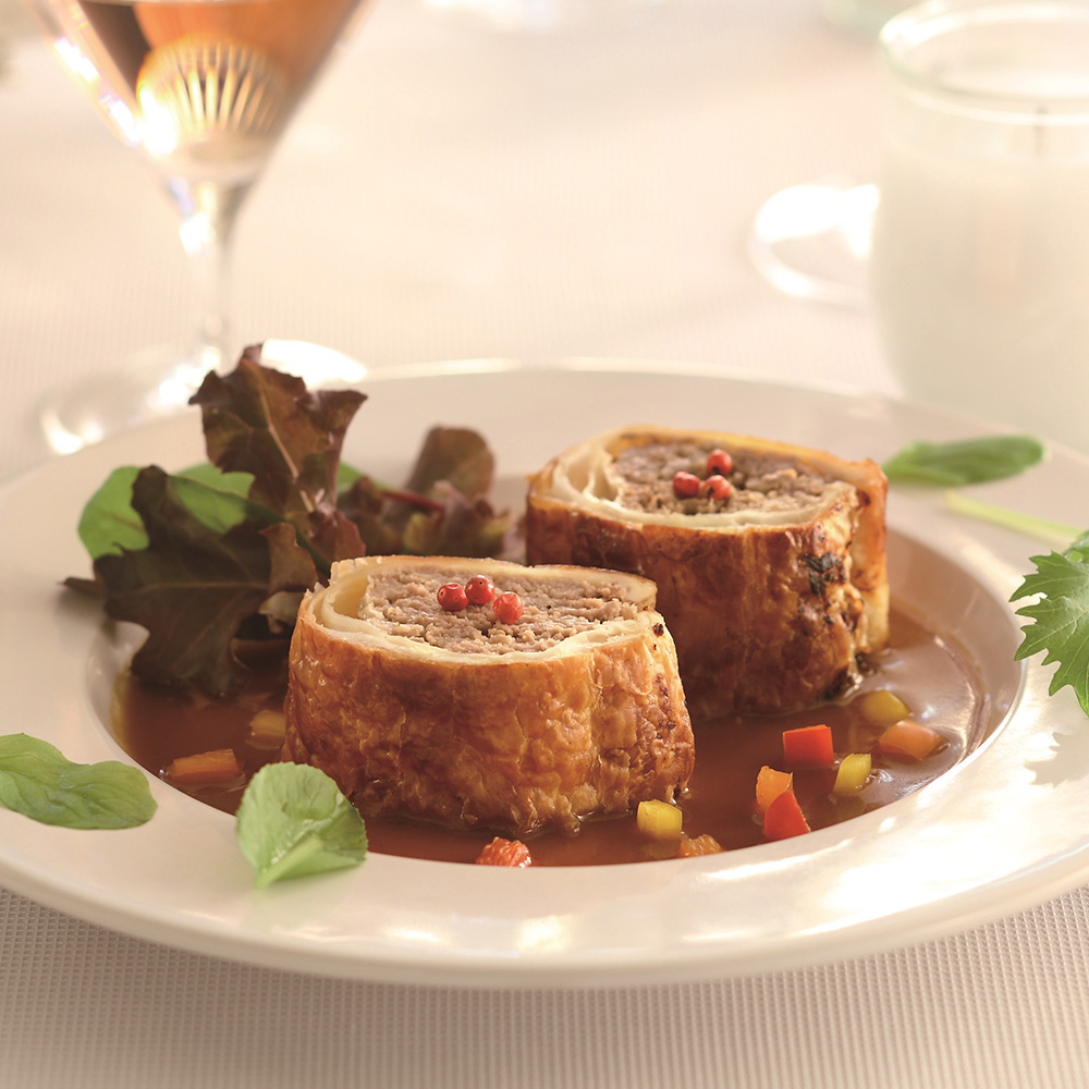 ホテルオークラ　造花付き黒毛和牛ビーフパイ